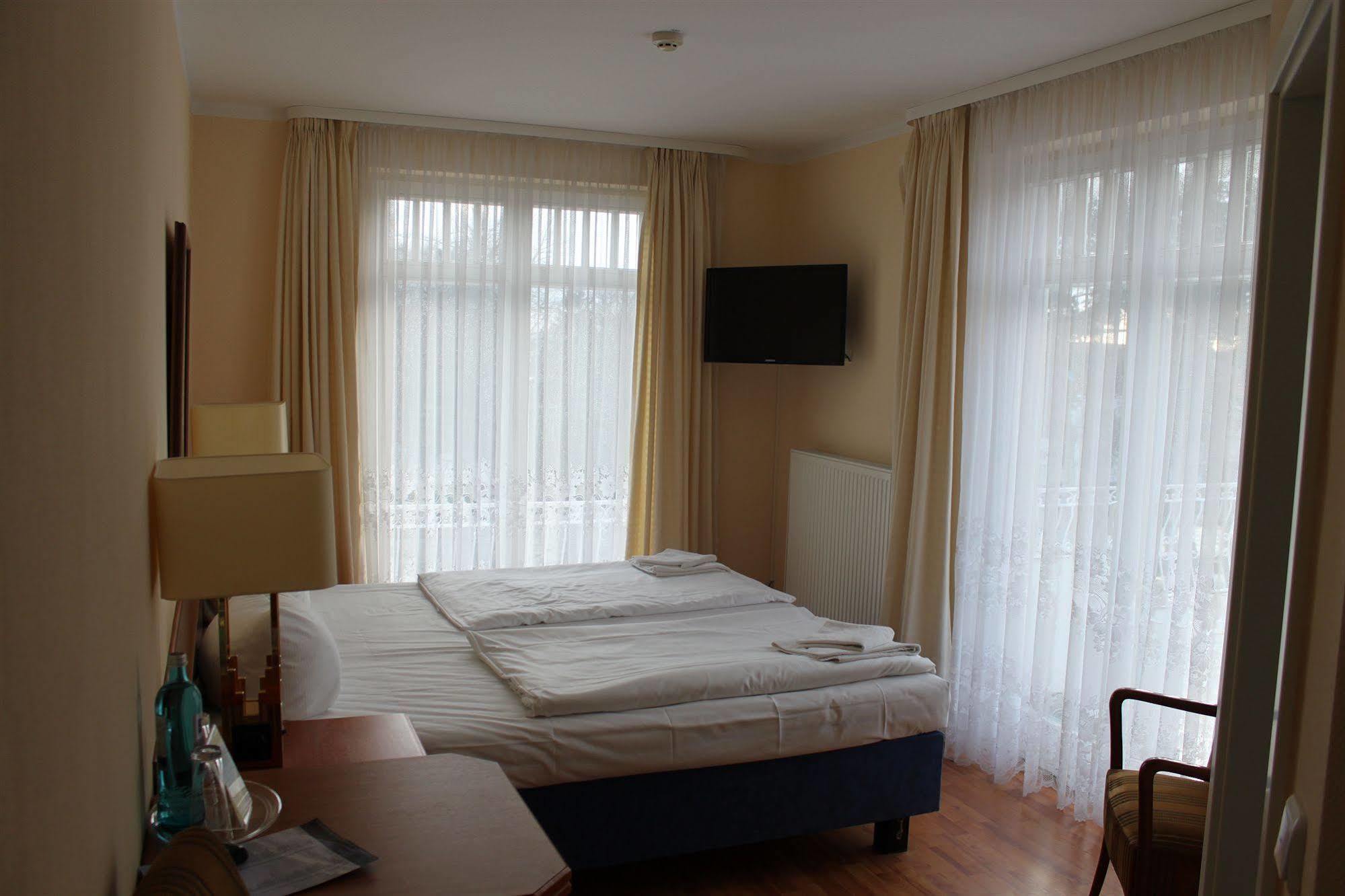 Hotel Stolteraa Rostock Exterior photo